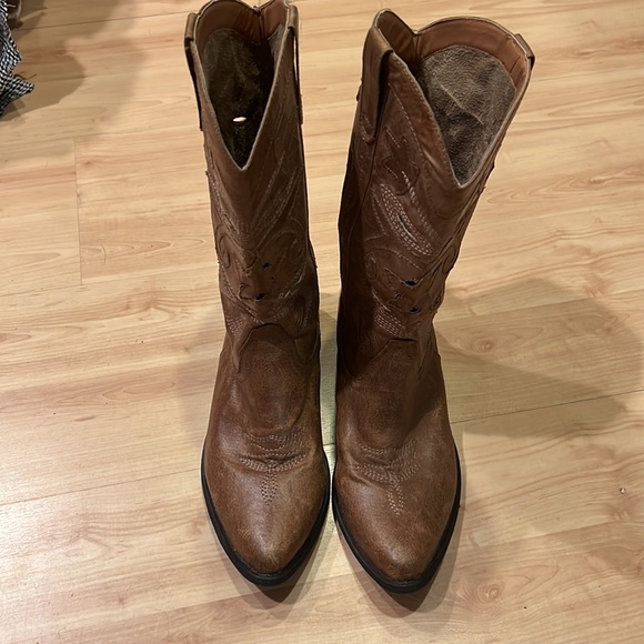 Coconuts Dusty tan color - cut out - distressed cowboy boots. Size 6 - Picture 4 of 5